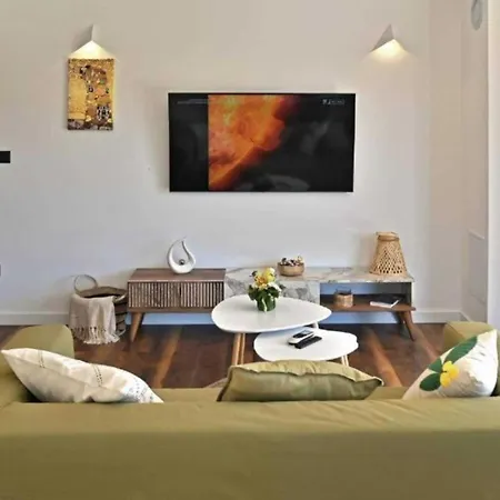 Luxury With Terrace And Garden - Two Bedroom With Terrace Διαμέρισμα