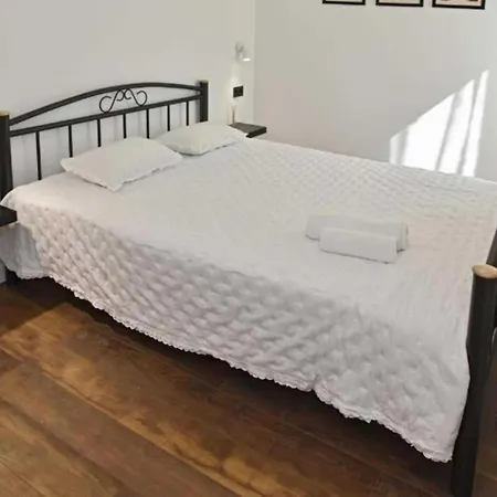 Luxury With Terrace And Garden - Two Bedroom With Terrace